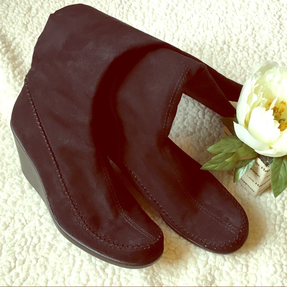 Aerosoles • knee-high black suede boots